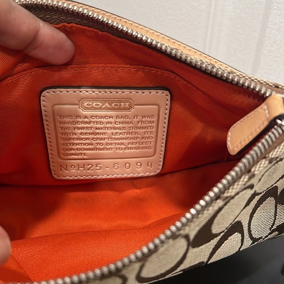 COACH Handbag and Bucket Cap bundle. Excellent Pre-Loved Condition. Authentic - Picture 10 of 16